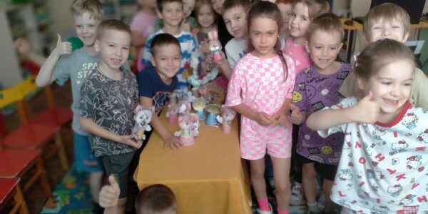 В подготовительной группе «Солнышко» состоялась необычная театральная постановка — конусный настольный театр «Теремок» для детей